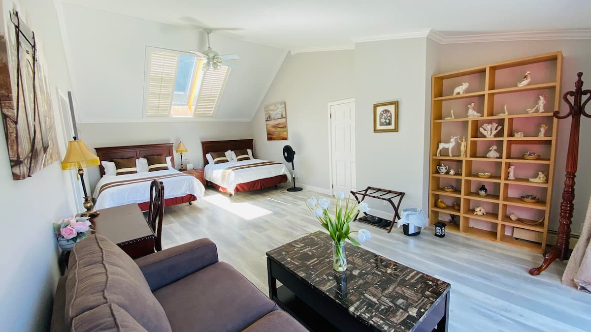 Our Rooms Madeira Park Ocean Villa