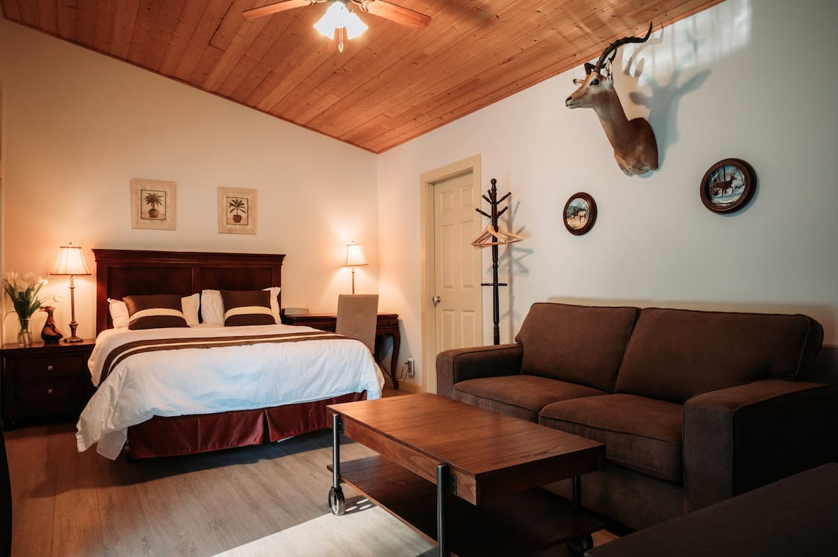 Our Rooms Madeira Park Ocean Villa