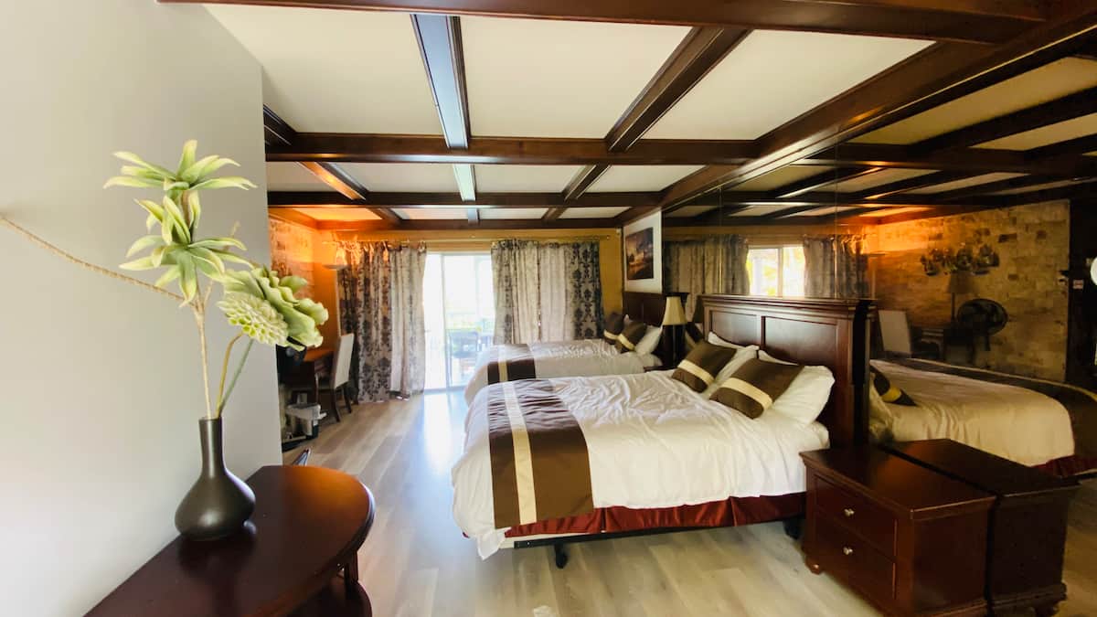 Our Rooms Madeira Park Ocean Villa